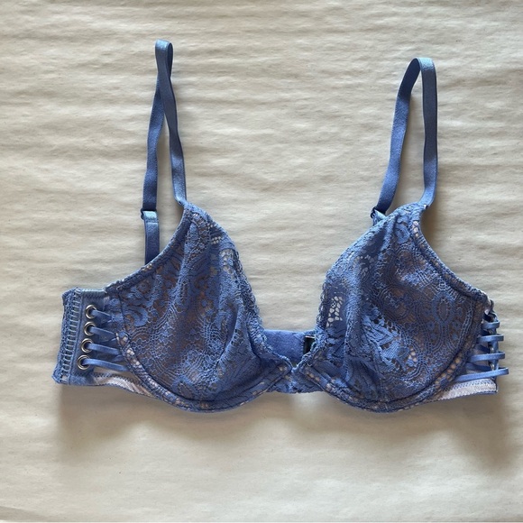 Victoria's Secret Very Sexy Unlined/Plunge Lace Bra in Soft Blue - Picture 1 of 8